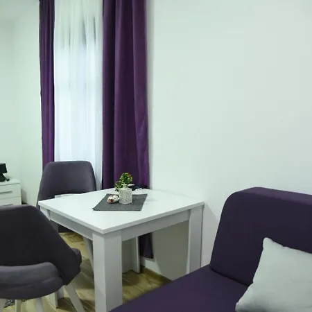 Restoran,,vuk,, 3* Trsic