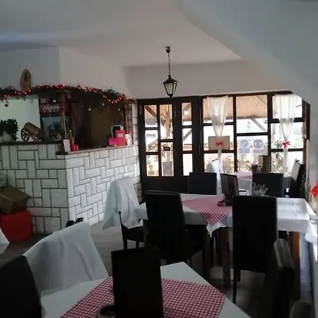Restoran,,vuk,, Bed & Breakfast Trsic