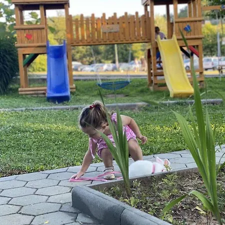 Restoran,,vuk,, Panzió Trsic