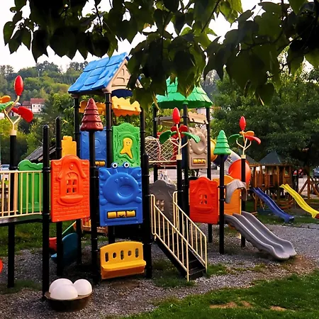 Restoran,,vuk,, Panzió Trsic